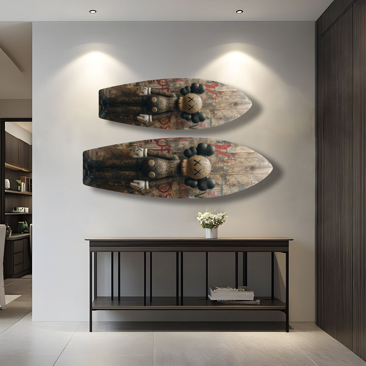 Von Kaws inspirierte Surfbrett-Wandkunst – Urban Graffiti &amp; Figurendesign