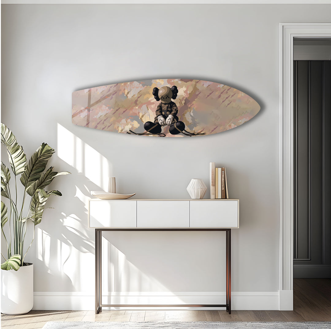 Minimalistische, von Kaws inspirierte Surfbrett-Wandkunst – Urban Street Figurine Design
