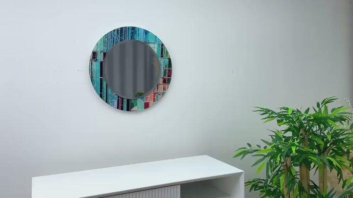 Wandspiegel mit blau gebeizten Steinen