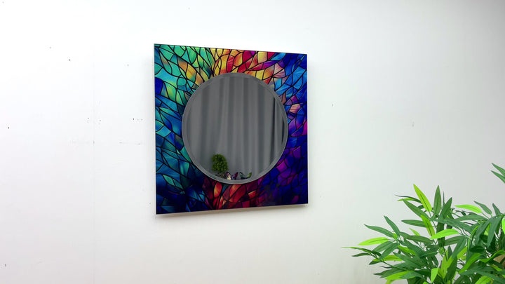 Bunt gebeizter runder Wandspiegel