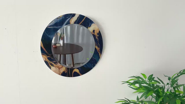Marineblaue Wandspiegel im goldenen Design