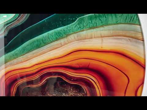 Runde Glaswandkunst aus grün-goldenem Marmor