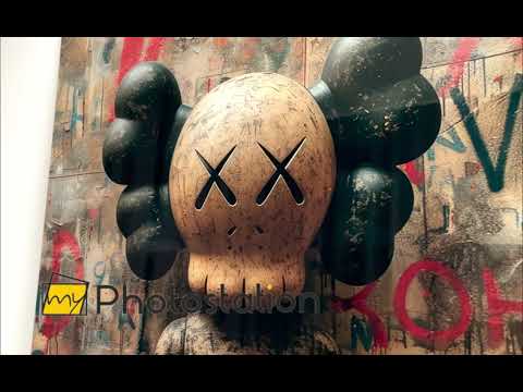 Kaws – Wandkunst aus braunem Glas