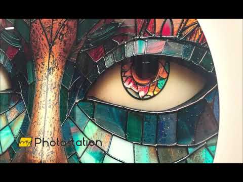 Mosaikgesicht mit bunten Augen, Glaswandkunst