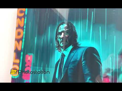 John Wick &amp; Hund – Glaswandkunst