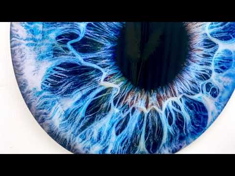 Runde Glaswandkunst mit blauem Auge
