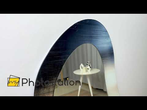 Moderner Wandspiegel in Metallic-Grau für den Eingangsbereich
