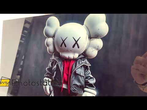 Kaws – Wandkunst aus schwarzem Glas