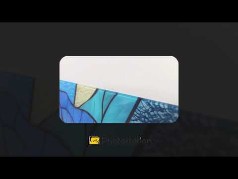 Blaue Strahlkraft erblüht – Glasmalereiblume Glasbilder