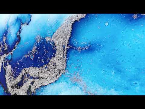 Abstrakte Glaswandkunst in Blau und Silber