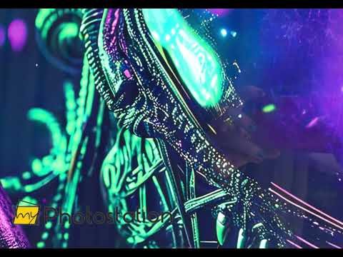 Lila Alien Glas Wandkunst