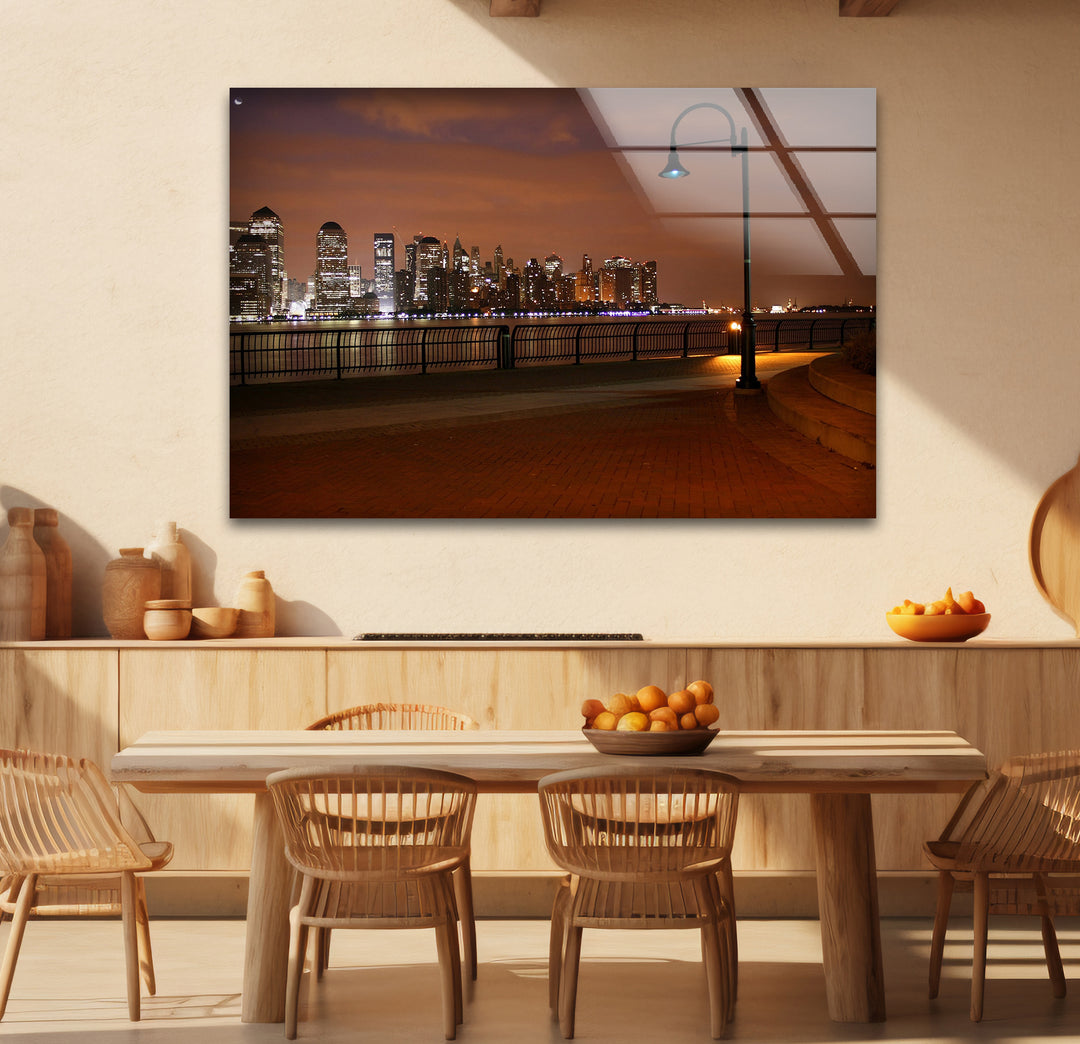 New York City Glaswandkunst – Skyline bei Nacht vom Hafen aus