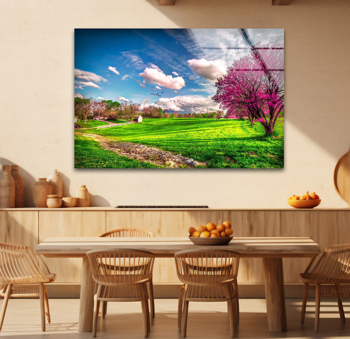 Frühlingswiese Glaswandkunst – Lebendige Landschaft &amp; blühende Bäume