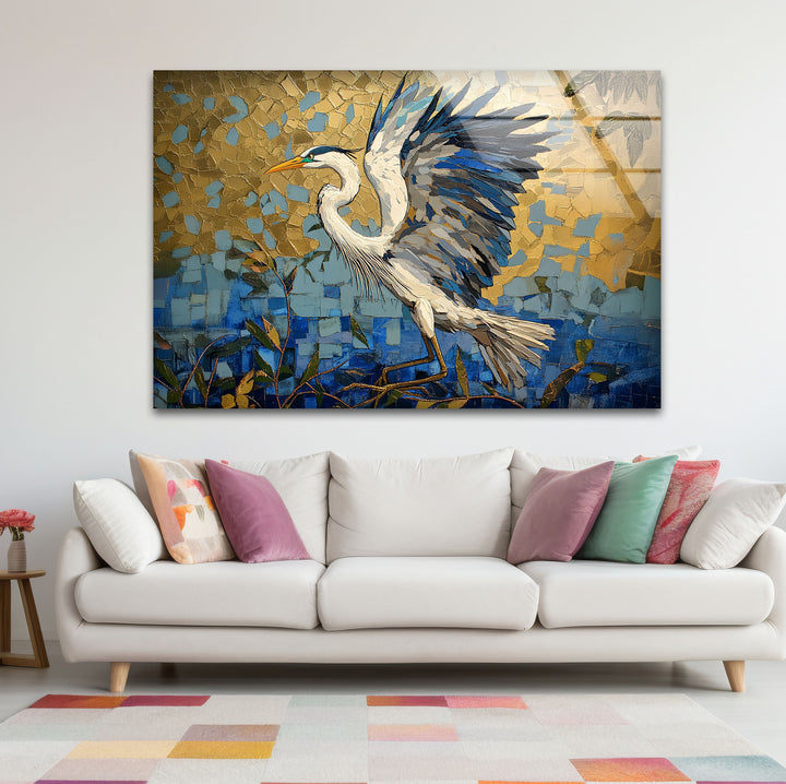Flügel aus Gold – Mosaikreiher im Flug, Glaswandkunst