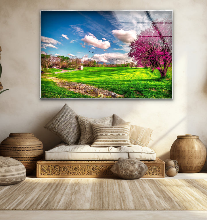 Frühlingswiese Glaswandkunst – Lebendige Landschaft &amp; blühende Bäume