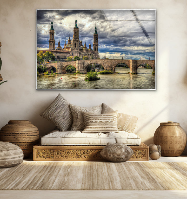 Glaswandkunst mit Skyline von Zaragoza – Basilica del Pilar und Steinbrücke