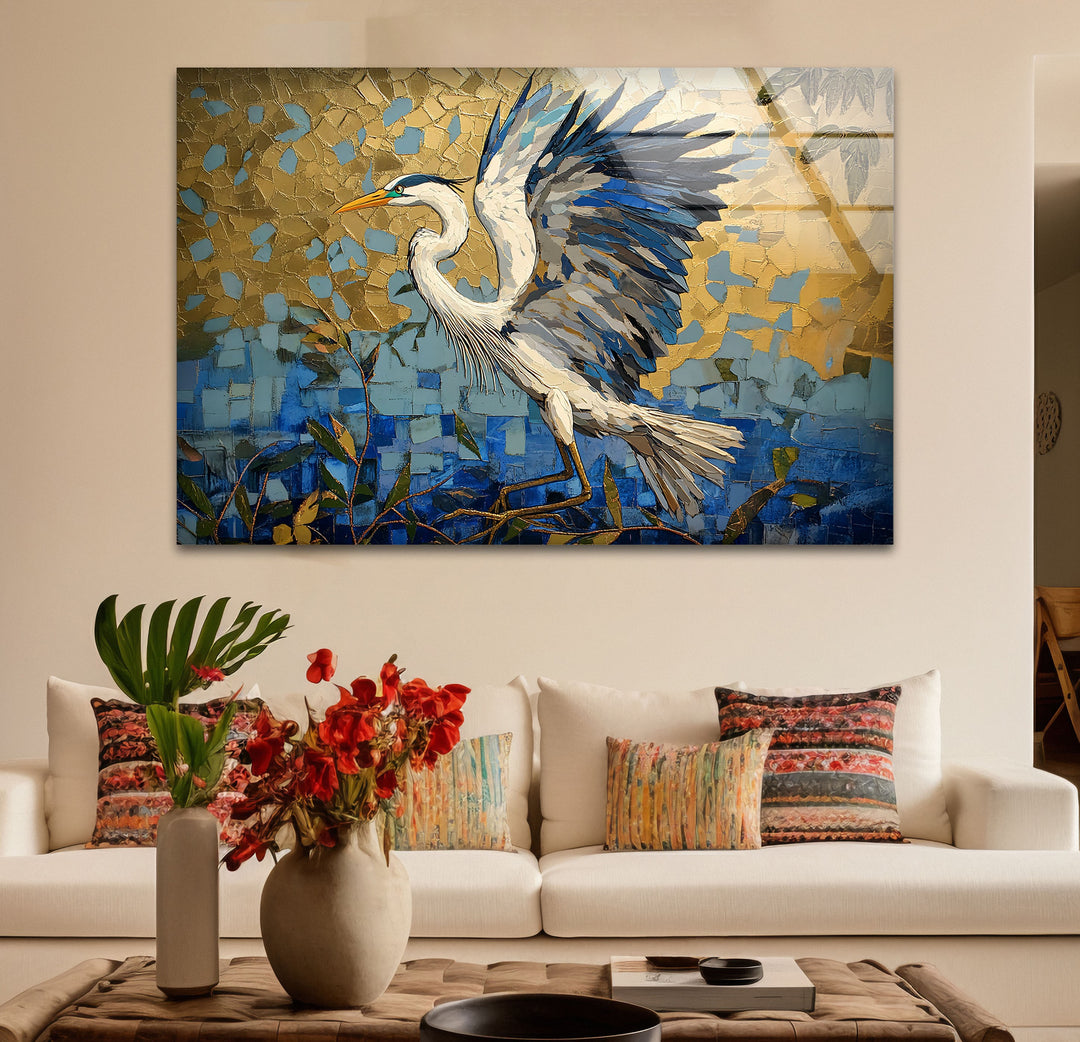 Flügel aus Gold – Mosaikreiher im Flug, Glaswandkunst