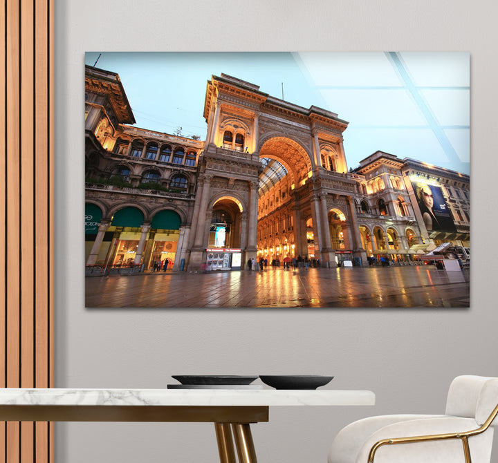 Mailänder Glaswandkunst – Galleria Vittorio Emanuele II in der Abenddämmerung