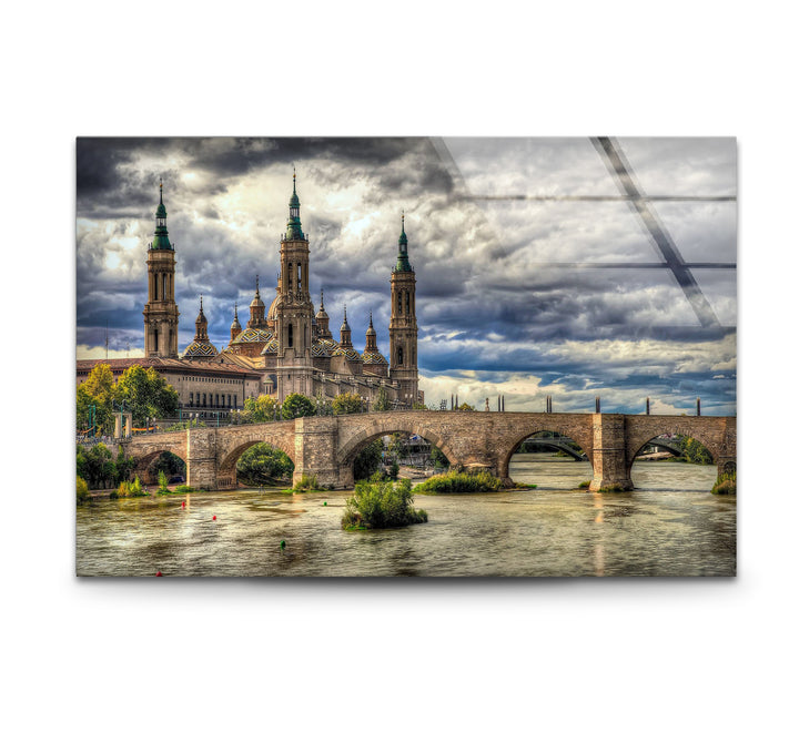 Glaswandkunst mit Skyline von Zaragoza – Basilica del Pilar und Steinbrücke
