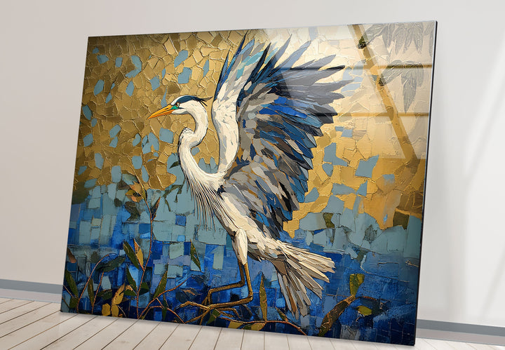 Flügel aus Gold – Mosaikreiher im Flug, Glaswandkunst