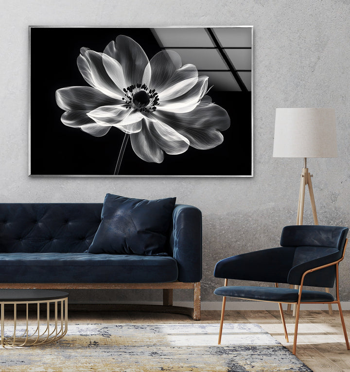 Minimalist flower design in black-and-white on glass, perfect for contemporary interiors.

