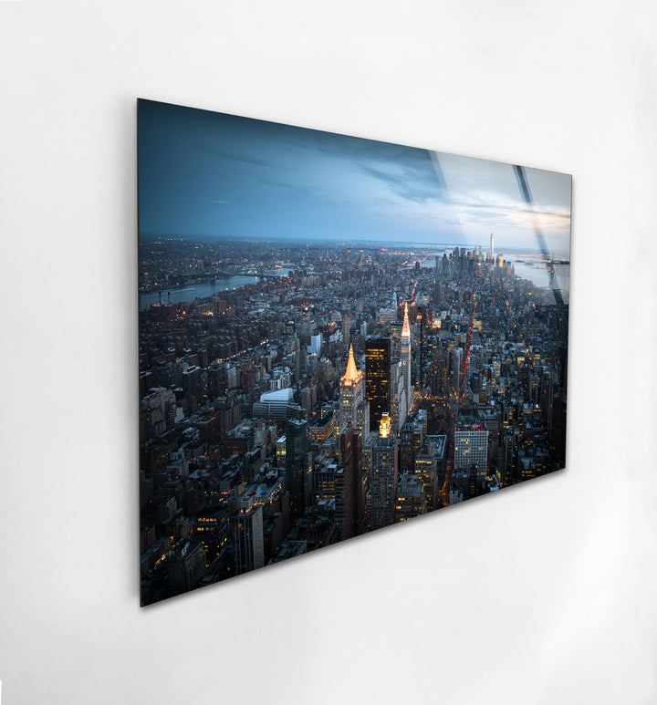 Glaswandkunst mit der Skyline von New York City – Atemberaubende Luftaufnahme von Manhattan in der Dämmerung