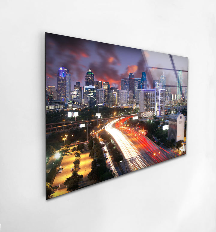 Glaswandkunst mit Skyline von Dallas – Atemberaubender Blick auf die Innenstadt in der Abenddämmerung