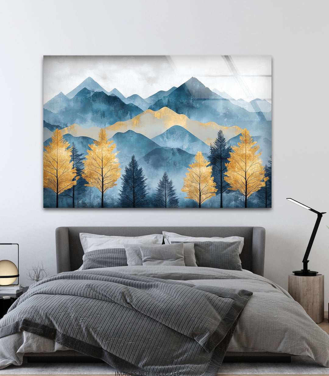 Goldene Kiefern in den Azurbergen – Landschafts-Wandkunst aus Glas