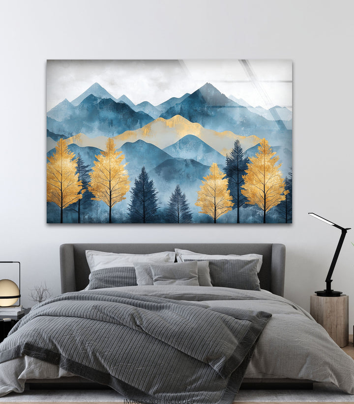 Goldene Kiefern in den Azurbergen – Landschafts-Wandkunst aus Glas