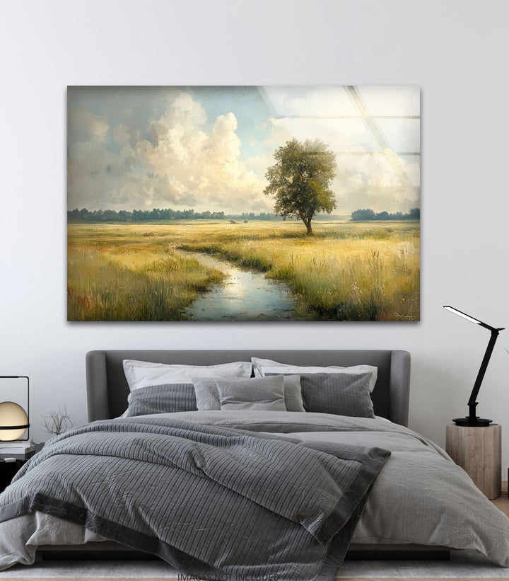 Goldene Wiese – Friedliches Feld mit einsamem Baum, Glaswandkunst