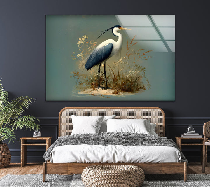 Quiet Bloom – Eleganter Reiher mit Wildblumen, Glaswandkunst