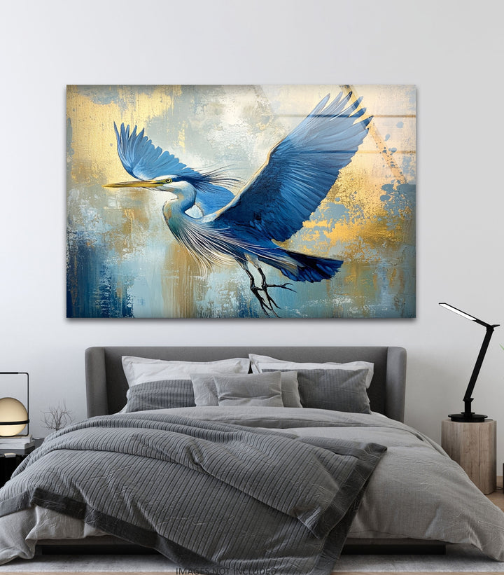 Wings of Sapphire – Blauer Reiher im Flug, Glaswandkunst