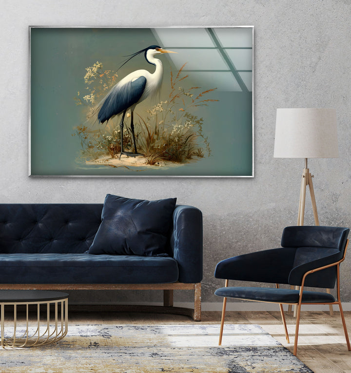 Quiet Bloom – Eleganter Reiher mit Wildblumen, Glaswandkunst
