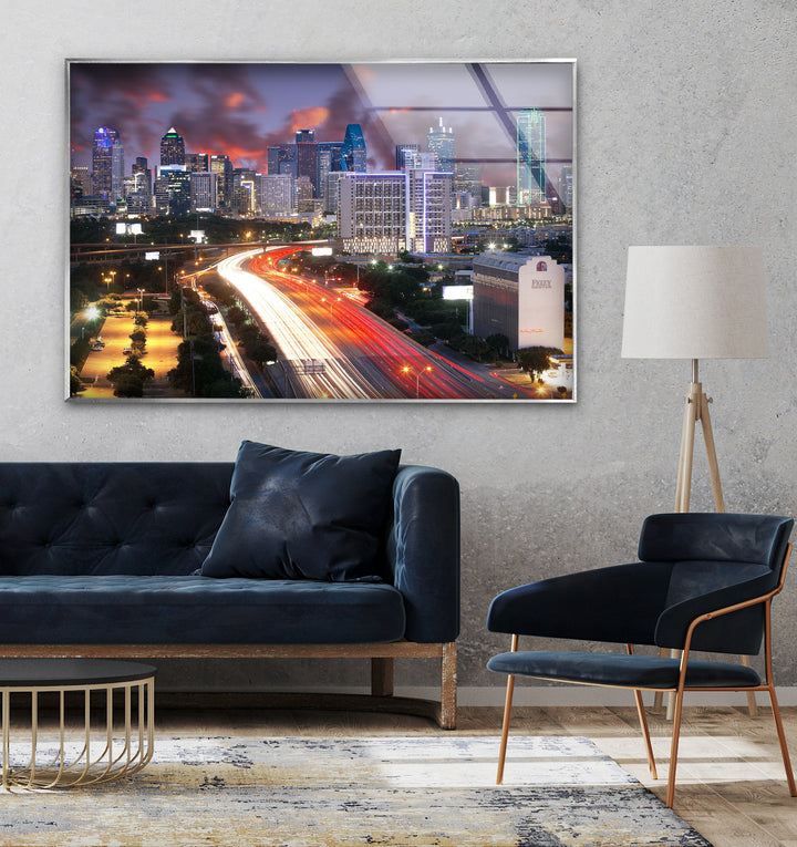 Glaswandkunst mit Skyline von Dallas – Atemberaubender Blick auf die Innenstadt in der Abenddämmerung