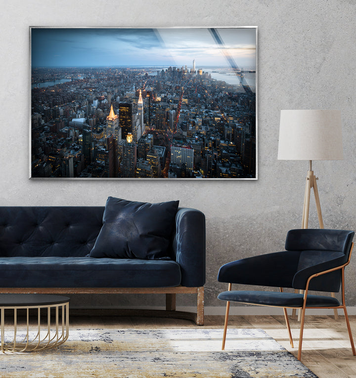 Glaswandkunst mit der Skyline von New York City – Atemberaubende Luftaufnahme von Manhattan in der Dämmerung