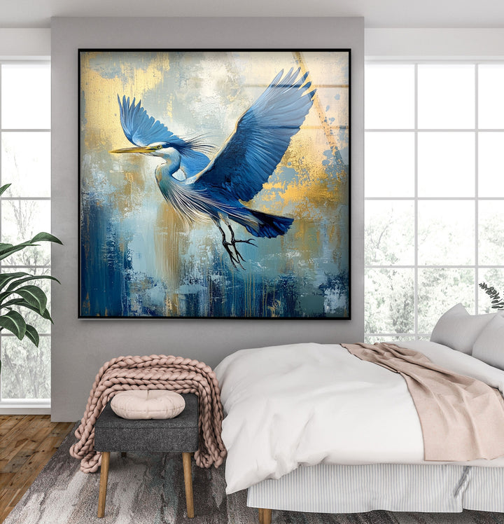 Wings of Sapphire – Blauer Reiher im Flug, Glaswandkunst