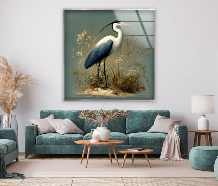Quiet Bloom – Eleganter Reiher mit Wildblumen, Glaswandkunst