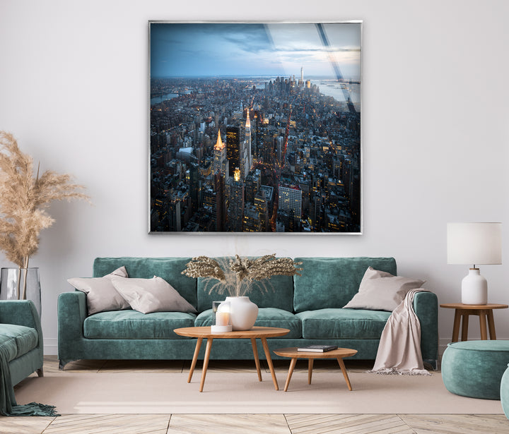 Glaswandkunst mit der Skyline von New York City – Atemberaubende Luftaufnahme von Manhattan in der Dämmerung