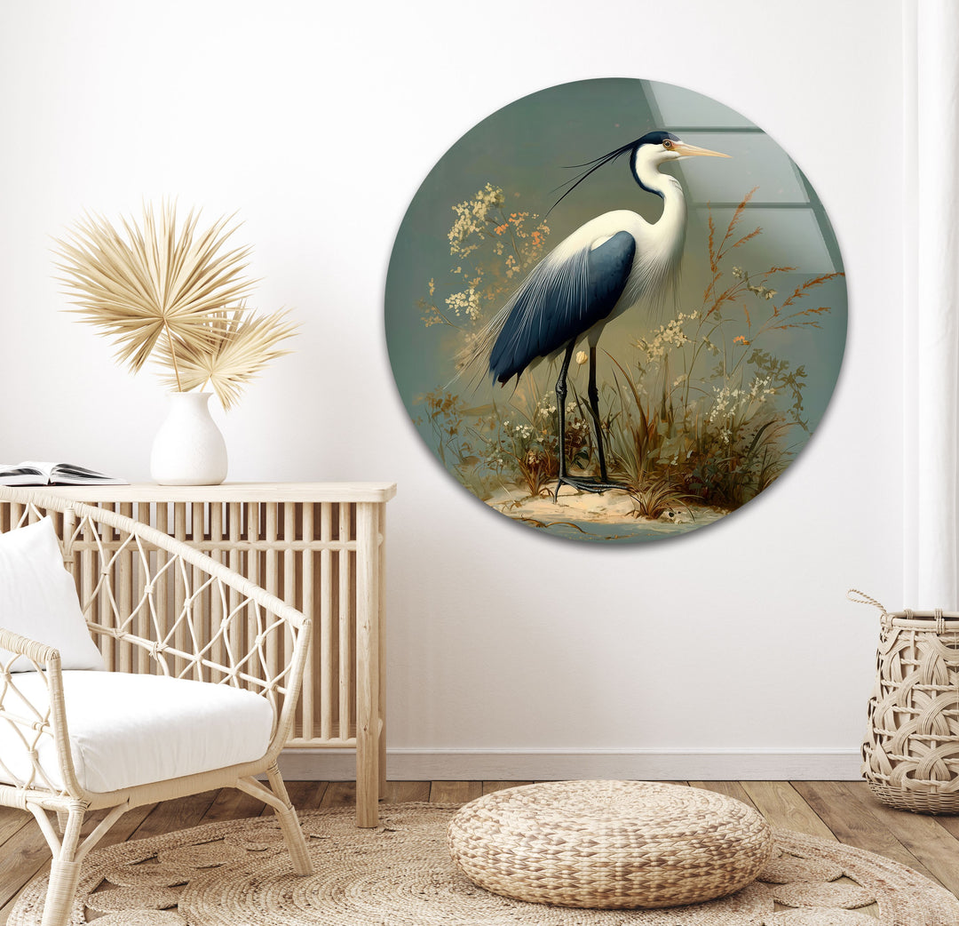 Quiet Bloom – Eleganter Reiher mit Wildblumen, Glaswandkunst