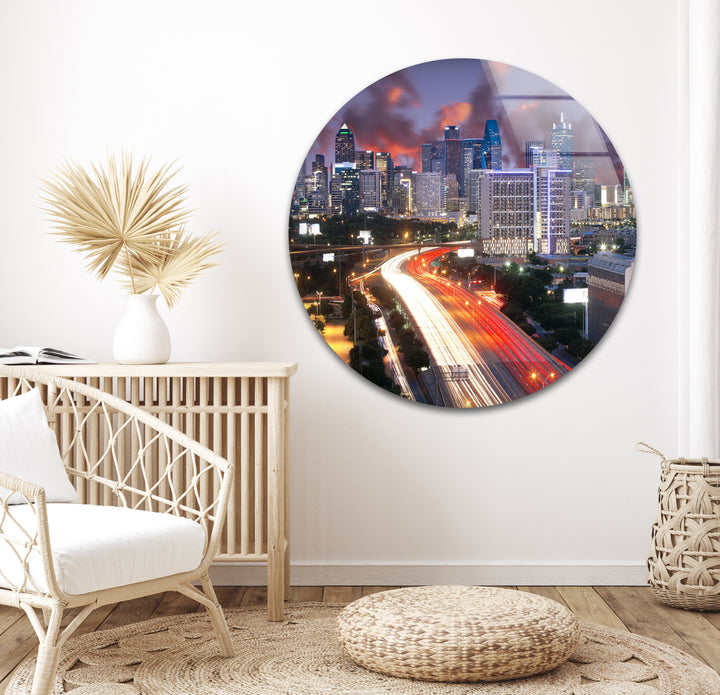 Glaswandkunst mit Skyline von Dallas – Atemberaubender Blick auf die Innenstadt in der Abenddämmerung