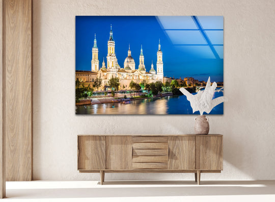 High-quality glass printing showcases the Basilica del Pilar glass wall art with a stunning, clear view of the Zaragoza landmark at night.