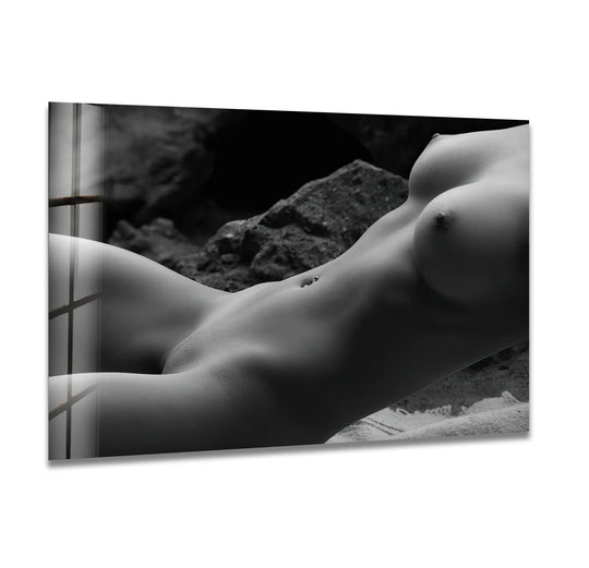 Striking pornographic art and sexy drawings reimagined for glass decor
