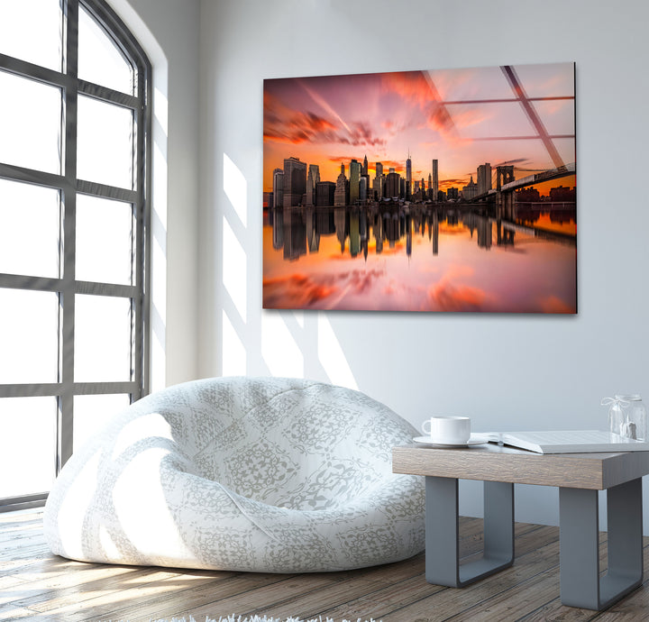 Glaswandkunst New York City – Spiegelung der Brooklyn Bridge und der Skyline bei Sonnenuntergang