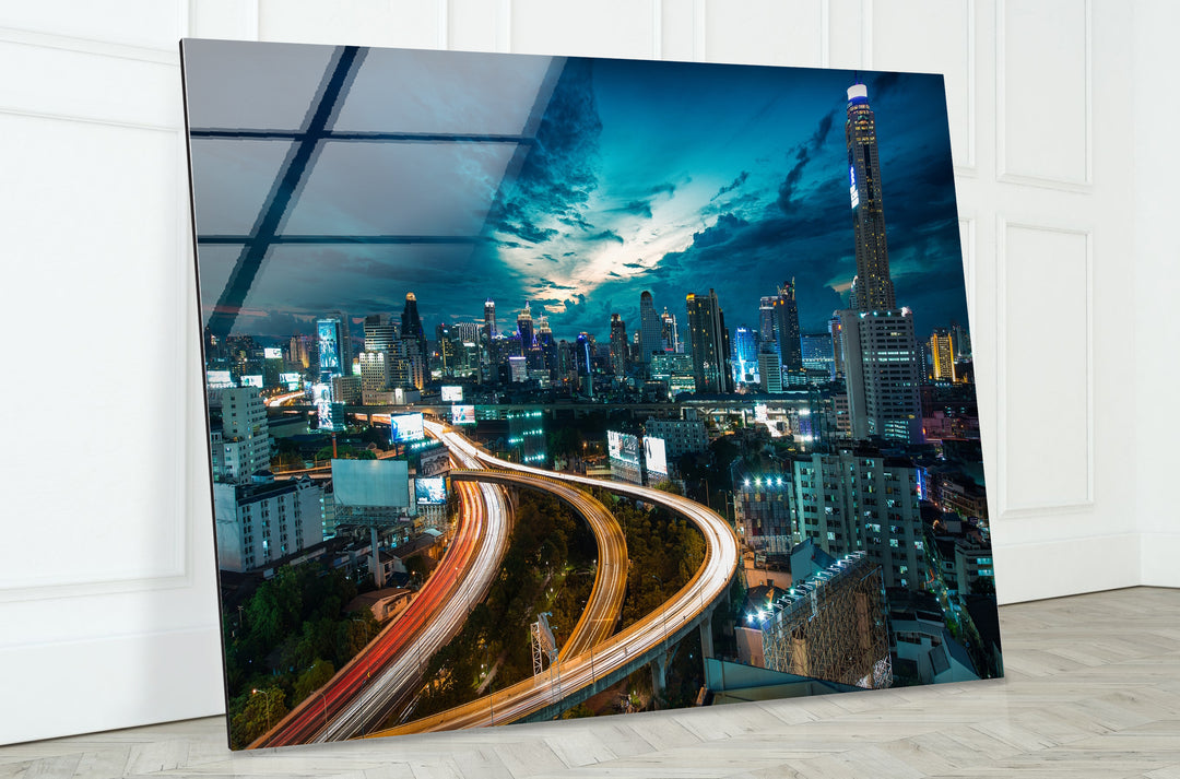 Glaswandkunst mit der Skyline von Bangkok – Atemberaubender Nachtblick auf Thailands ikonisches Stadtbild