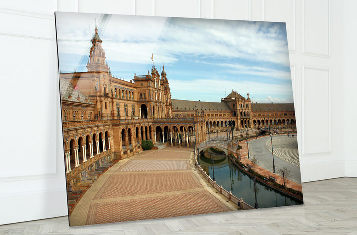 Glaswandkunst Plaza de España – Majestätisches spanisches Wahrzeichen mit malerischem Blick auf den Kanal