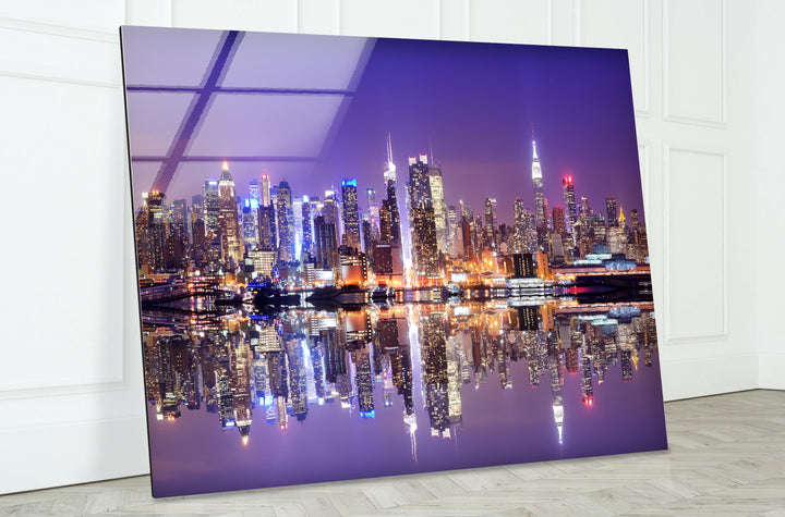 Glaswandkunst mit Skyline von New York City – Kultige Skyline von Manhattan mit atemberaubender Spiegelung am Wasser