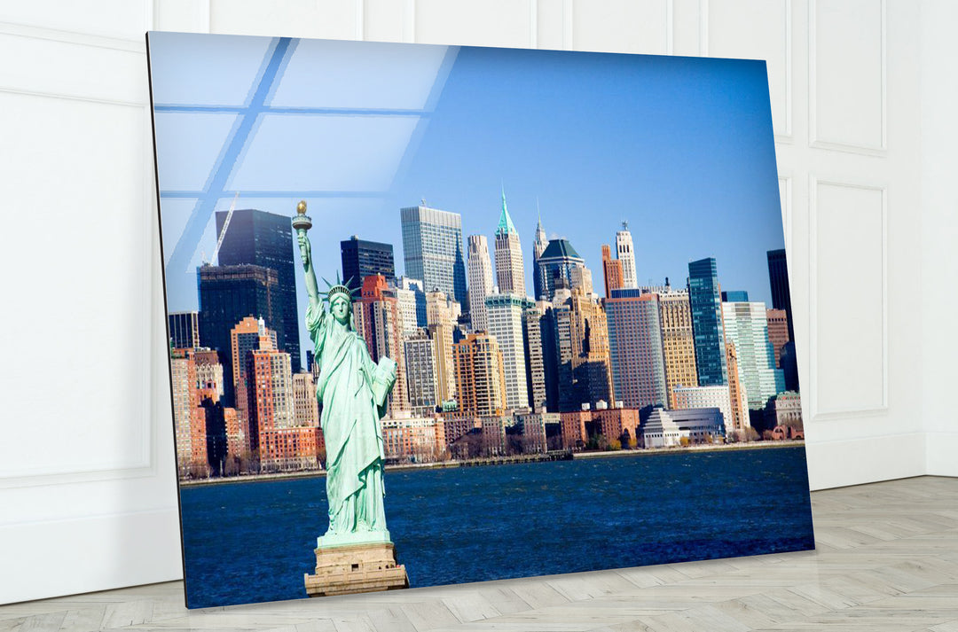 Glaswandkunst mit der Freiheitsstatue – Kultiges Wahrzeichen New Yorks mit atemberaubendem Blick auf die Skyline
