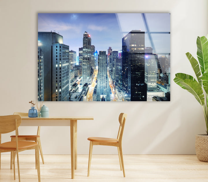 Glaswandkunst mit der Skyline von Chicago – Atemberaubender Nachtblick auf die Wolkenkratzer und Straßen der Innenstadt