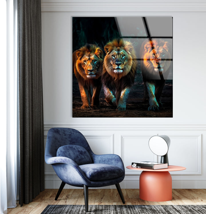 Dreifache Löwenmajestät Wandkunst – Kraftvoller Wildlife-Glasdruck 