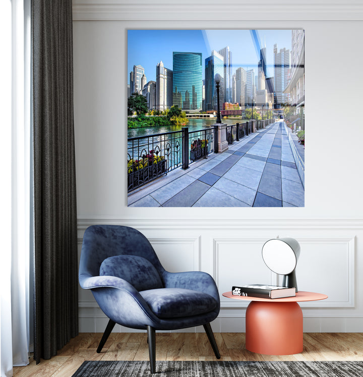 Chicago Riverwalk Glaswandkunst – Atemberaubender Blick auf die Wolkenkratzer der Innenstadt und den Uferweg